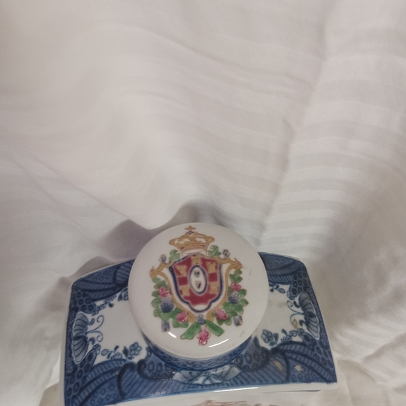 Vintage  Oriental Accents Porcelain Handpainted Decanter  Tea Caddy 8.25"×6 - Picture 8 of 8